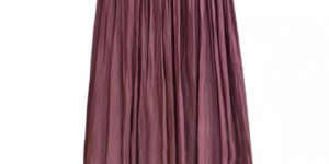 Sweatshirt and skirt for a casual spring look