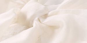 There are several types of silk fabrics. What are the differences between silk and mulberry silk?