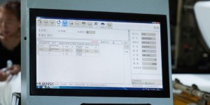 Under double pressure, smart printing and dyeing stands out