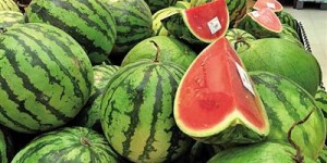 [Textile] Fruits wrapped in plastic wrap can only keep them fresh but not prevent bacteria