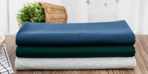 What are the advantages and disadvantages of polyester fabric?