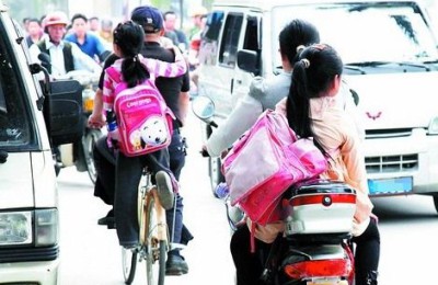[Textile] One-third of parents ride electric bikes to pick up their children, and less than 1% wear helmets