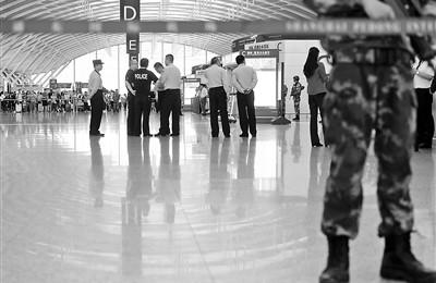 [Oxford Cloth] A man detonated a homemade explosive at Pudong Airport, injuring 5 people