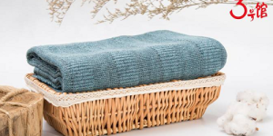 What are the characteristics of mesh fabrics
