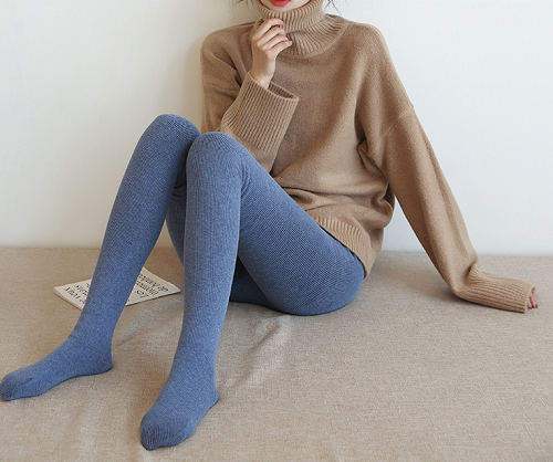 What kind of fabric are leggings made of? Which fabric has good warmth retention?