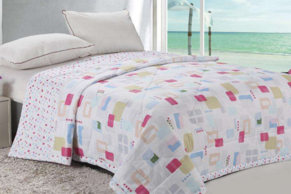 How much does a summer quilt weigh?
