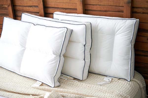Is it better to have a higher pillow or a lower pillow?