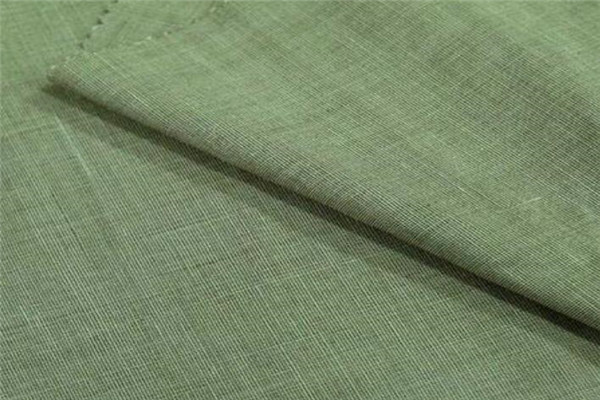 What are the advantages and disadvantages of woven fabrics