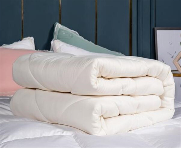 Disadvantages and advantages of polyester fiber quilts