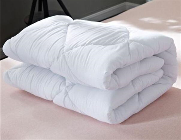 Which one is better, polyester fiber quilt or cotton quilt