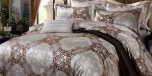 Silk bedding cleaning method