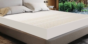 What are the characteristics of latex mattresses?