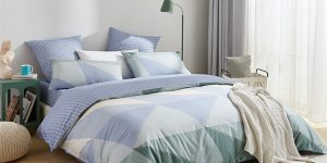 Which brand of four-piece bed set has better quality