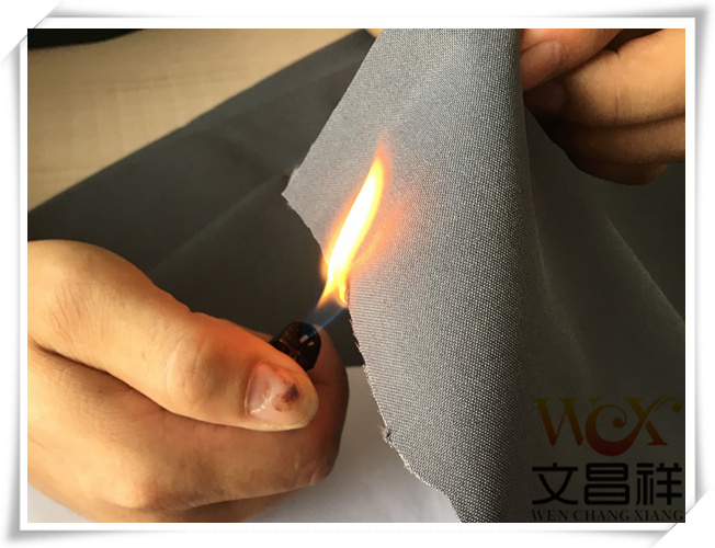 Fire-retardant and flame-retardant Oxford cloth